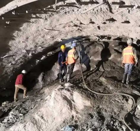 兴隆拱顶带模注浆料的施工流程及注意事项